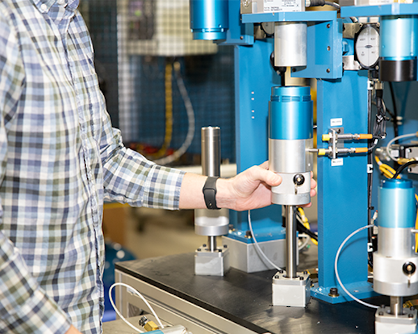 Durable and easy-to-use quick connectors for leak testing processes. Ideal for use in automated production lines, these connectors ensure fast connection and disconnection while maintaining stable sealing performance during leak detection tests.